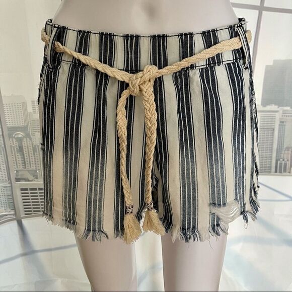 Rewash Blue and White Stripped Denim Shorts Size Medium - Picture 1 of 13